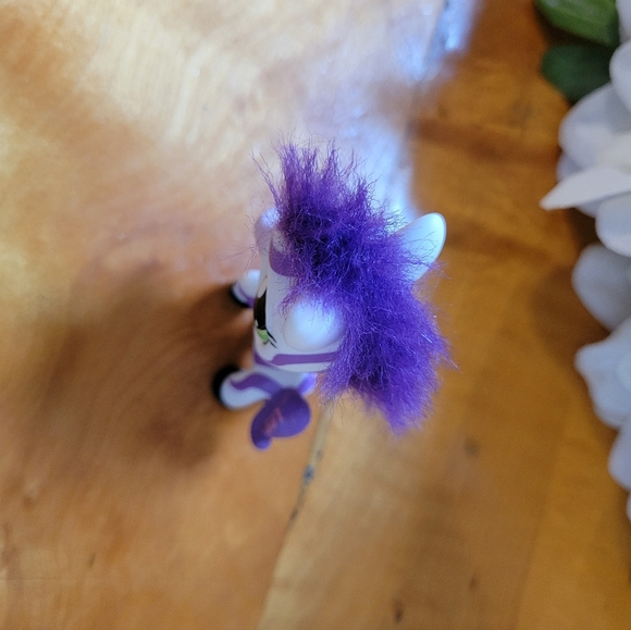 Littlest Pet Shop LPS #2470 Zebra White Purple Green Eyes 2006 - Picture 7 of 13